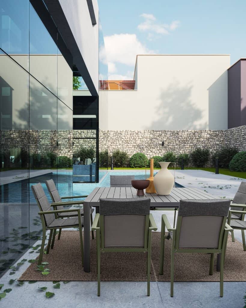 Arredi da giardino moderni con piscina e zona pranzo, perfetti per relax e convivialità all'aperto.