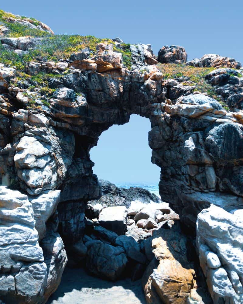 Rock arch - Chingabal’e La Punta Arch inn Puerto Escondido