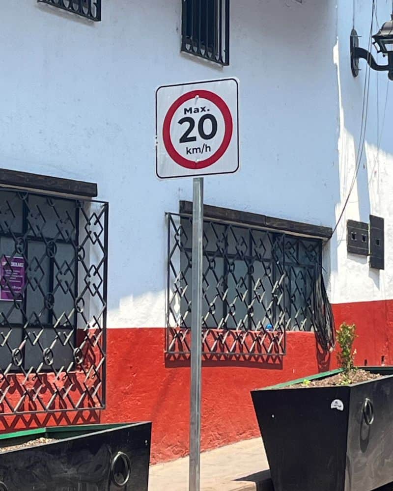 speed limit sign in mexico