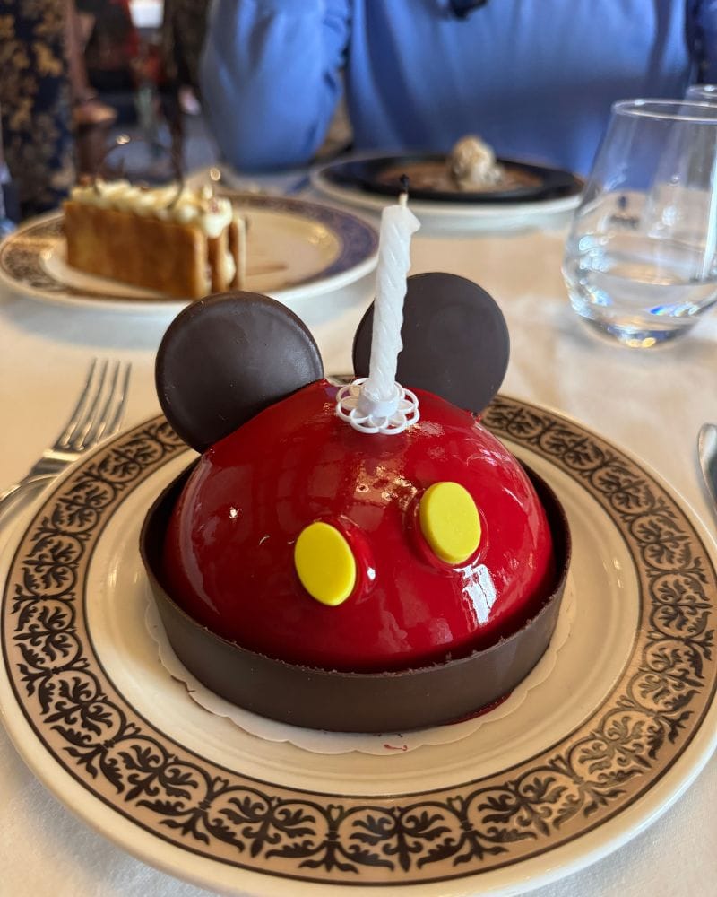 torta di compleanno per 4 persone Disneyland Paris
