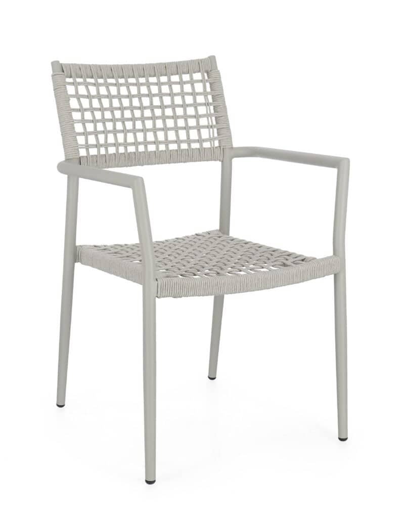 Sedia moderna in vimini e metallo bianco, ideale per esterni o interni eleganti.