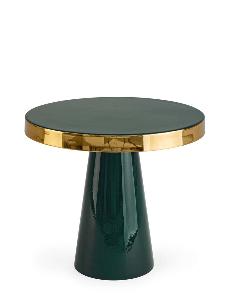 Descrizione completa: Tavolo moderno con piano rotondo verde scuro e bordo dorato, base conica in colori coordinati, perfetto per ambienti raffinati.