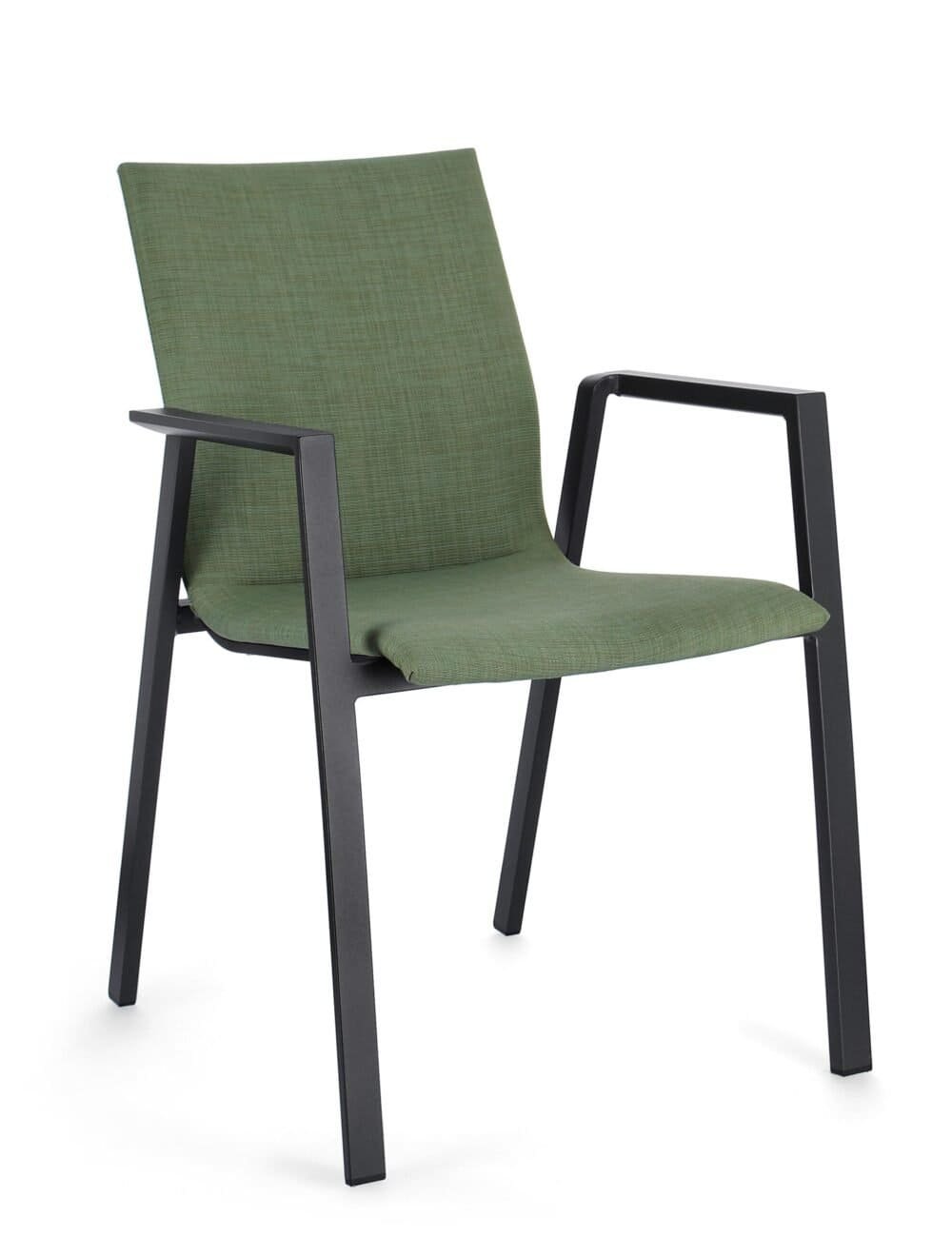 Sedia con rivestimento verde e struttura in metallo nero, perfetta per ambienti eleganti e contemporanei.