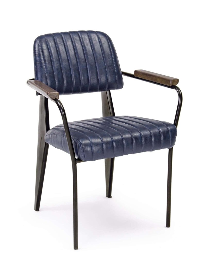 Sedia in pelle blu con struttura in metallo e braccioli in legno, stile retrò e elegante.