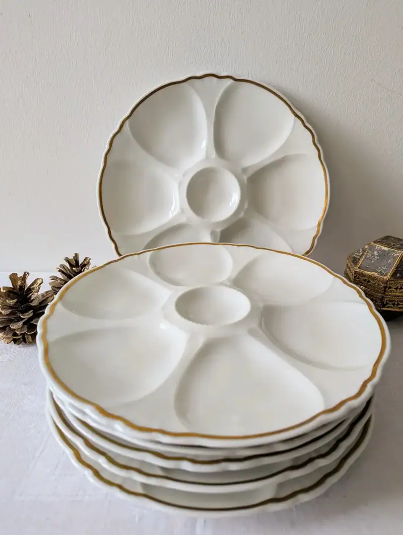 Lot de 6 assiettes à huîtres Delvaux Limoges en porcelaine blanche et filet d’or