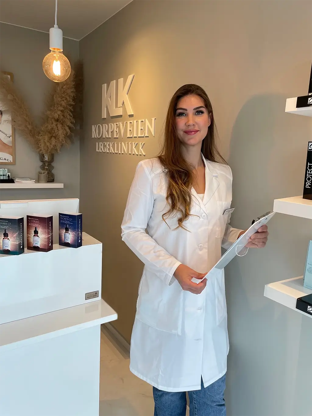 Dr. Monica Braaten, laser behandling spesialist og tilbyr et stort utvalg av estetiske behandlinger i drammen