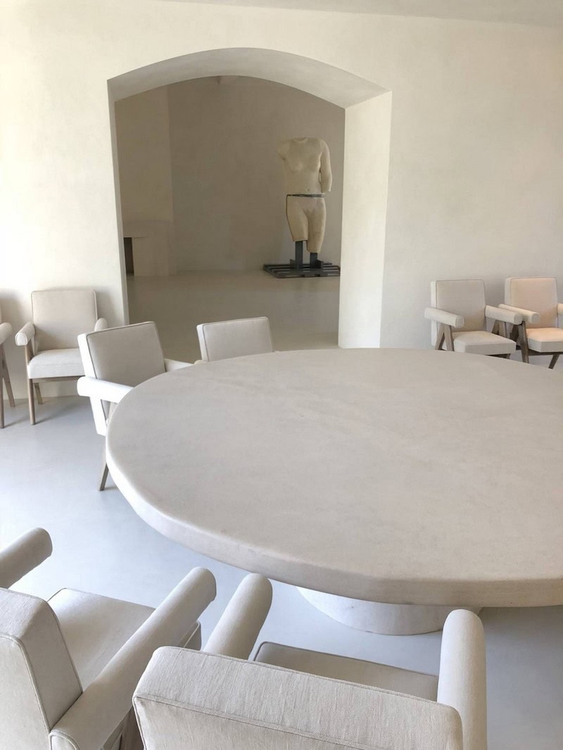 1-3 1-3 Get Inside Kim Kardashian & Kanye West's Minimalist Design Home Decor kim kardashian Get Inside Kim Kardashian & Kanye West’s Minimalist Design Home Decor 1 3