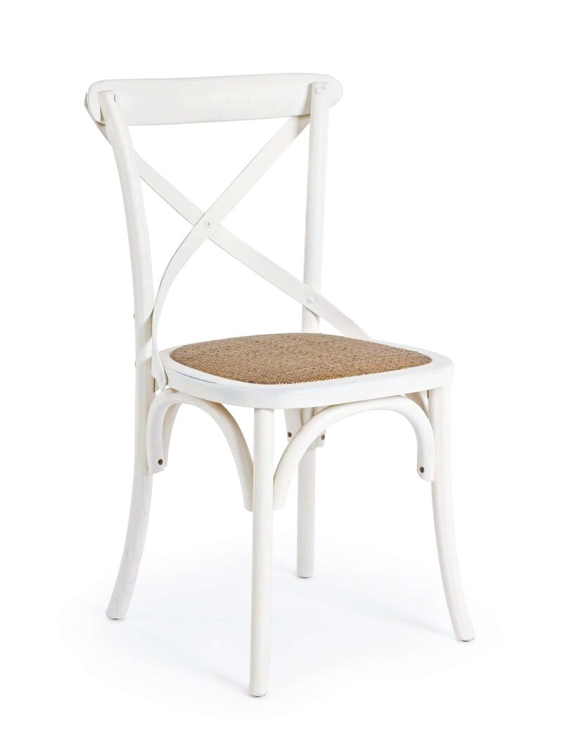 Sedie in stile vintage con finitura bianca e seduta in rattan per un look elegante e rustico.