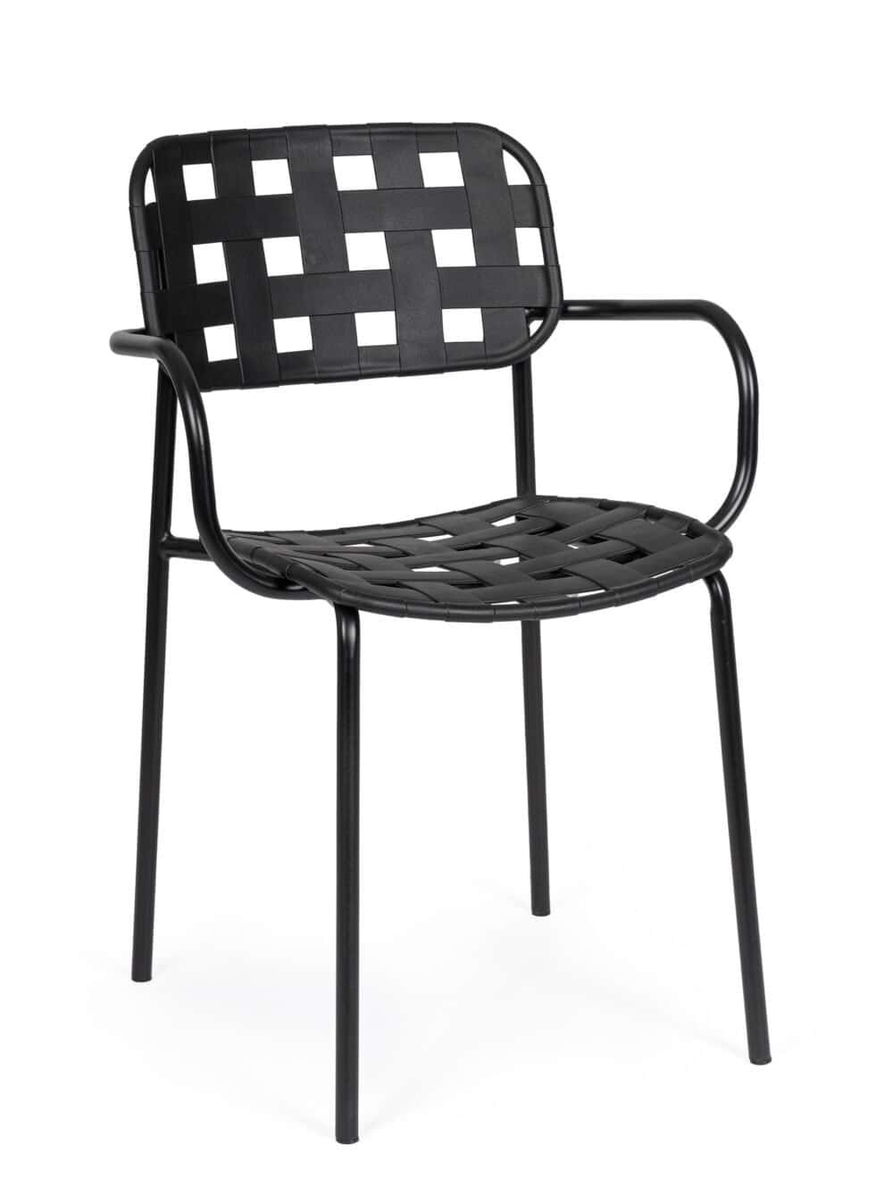 Sedia moderna con struttura in metallo nero e seduta a intreccio in finta pelle.