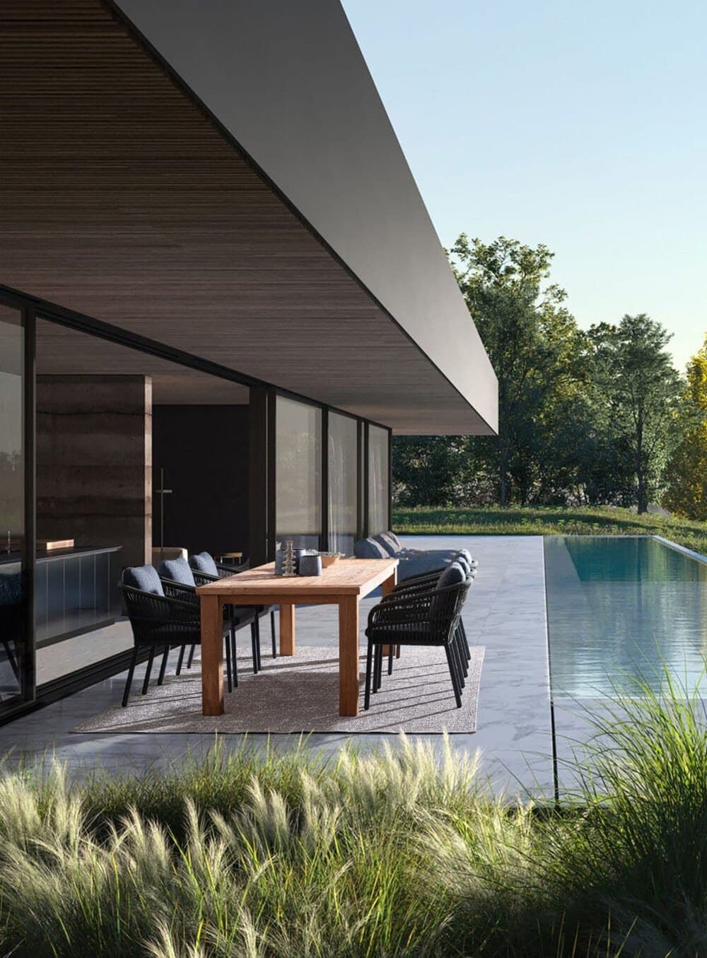 Ampio spazio esterno con area relax, ideale per vivere la natura.