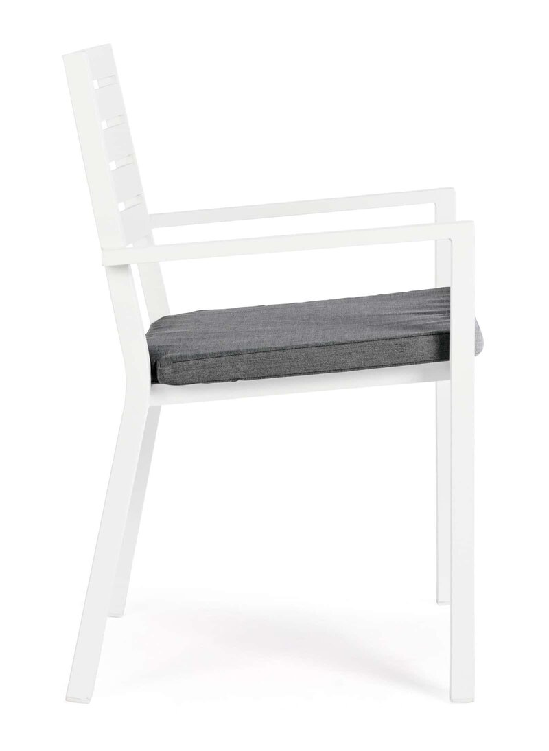 Sedia elegante con struttura bianca e seduta imbottita grigia, ideale per interni e esterni. Design minimalista e raffinato.