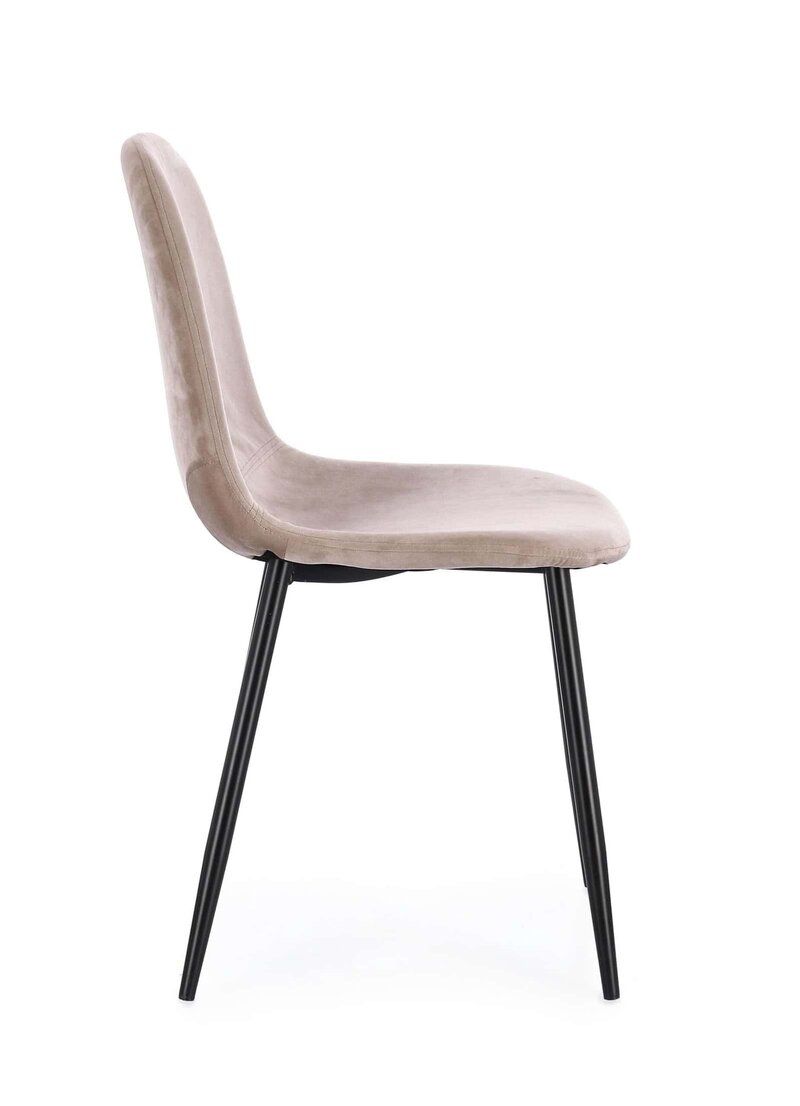 Sedia elegante in tessuto beige con gambe nere, perfetta per ogni ambiente domestico o ufficio.