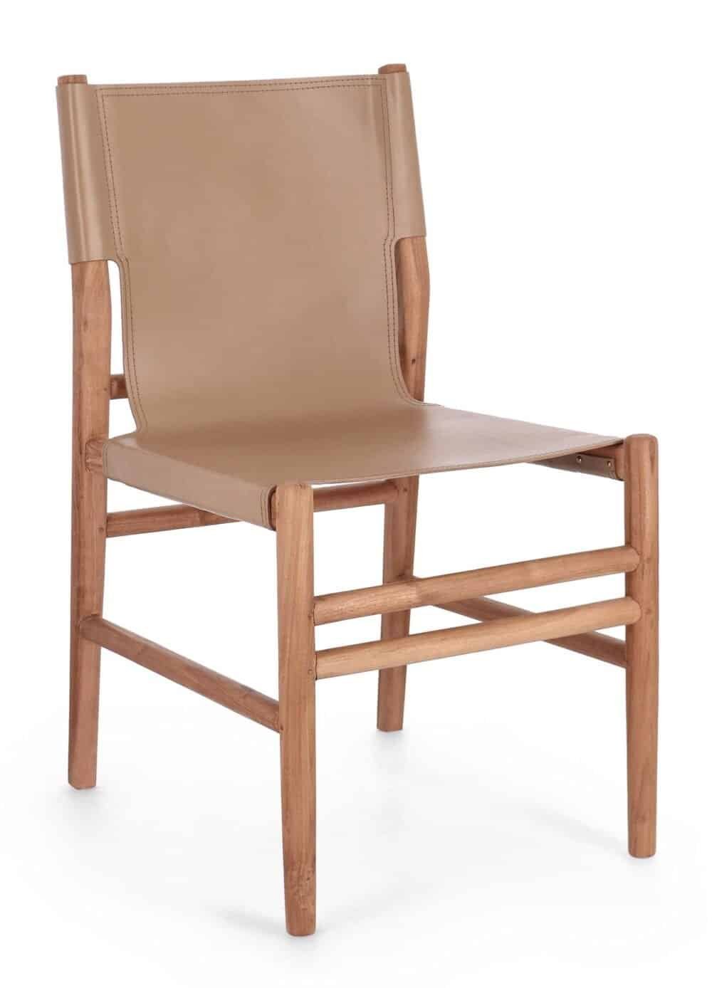 Sedia moderna in legno con seduta e schienale in pelle avana, stile minimalista e di alta qualità.