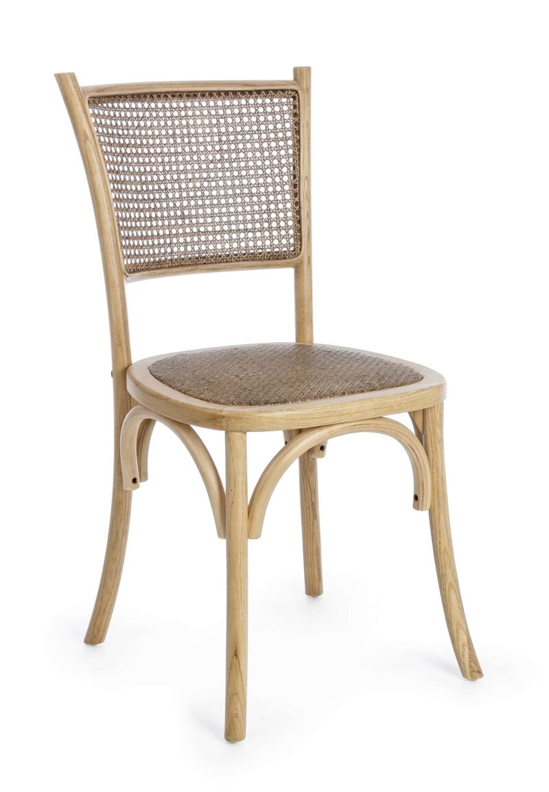 Sedia in rattan con schienale traforato, design classico e comodo, perfetta per interni ed esterni.