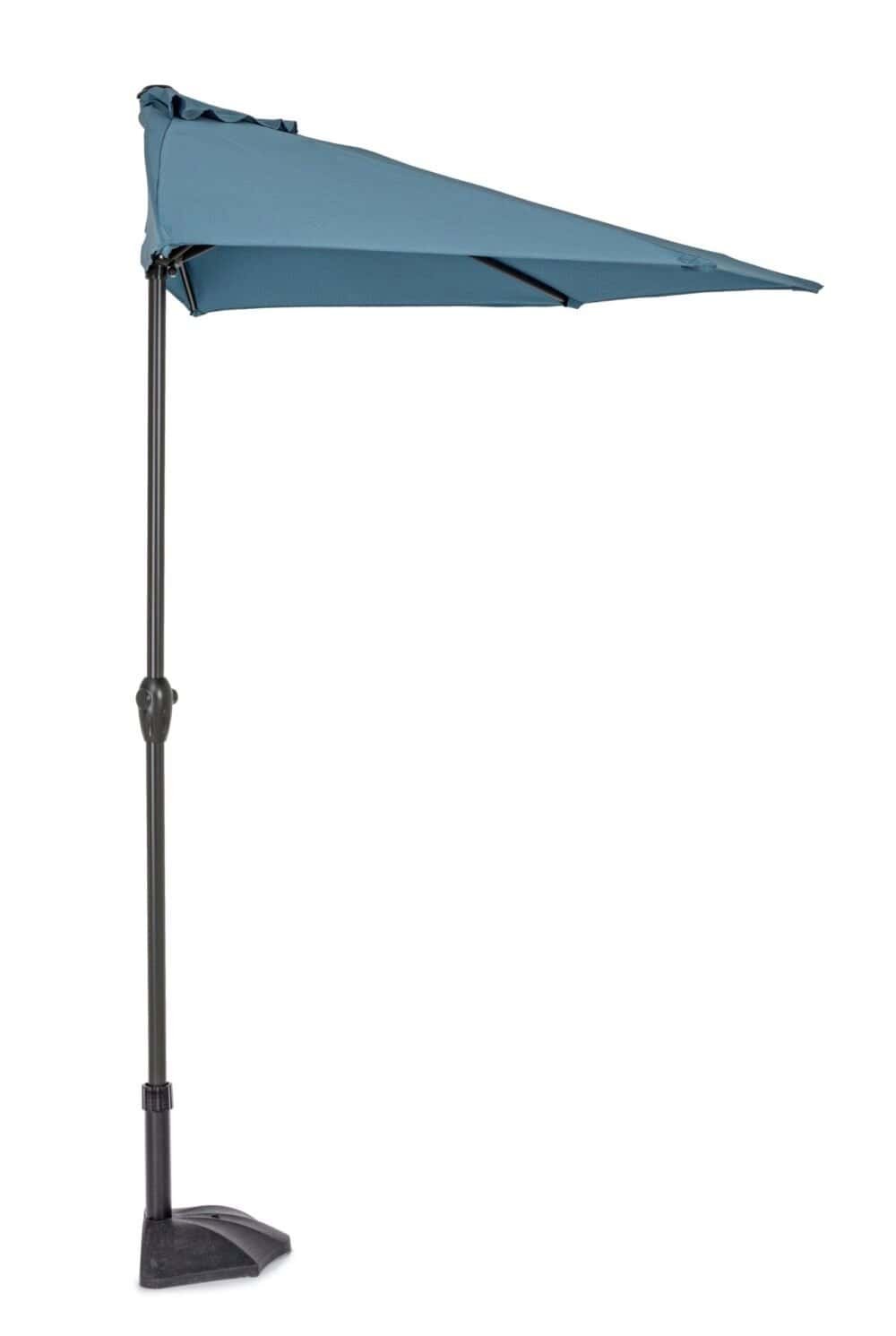 Ombrellone blu resistente alle intemperie, ideale per giardini e zone esterne.