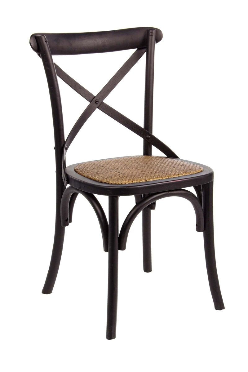 Sedia in legno con seduta in paglia, ideale per arredi eleganti e rustici.