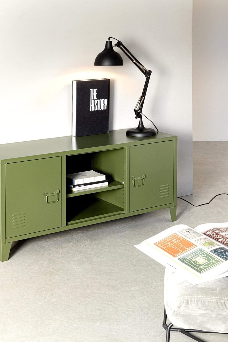 Libreria verde con dettagli industrial, perfetta per arredo moderno e funzionale.