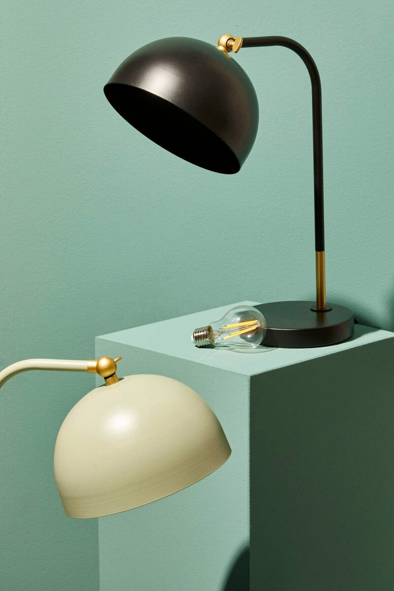 Lampade da Tavolo di stile contemporaneo in colori neutri e dettagli sofisticati.
