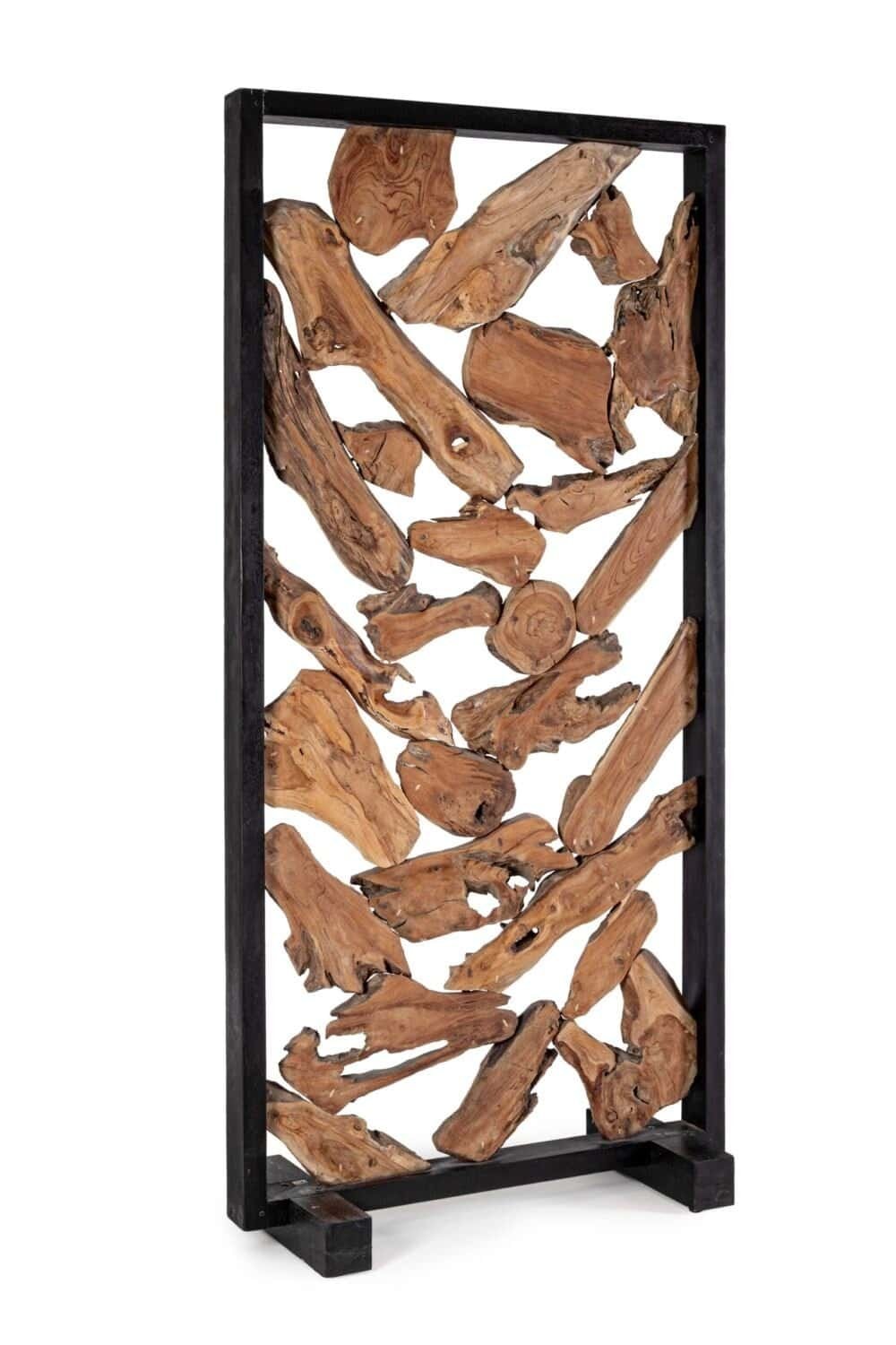 Davanti a una base in metallo nero, composta da pezzi di legno artificiale robusto e naturale.