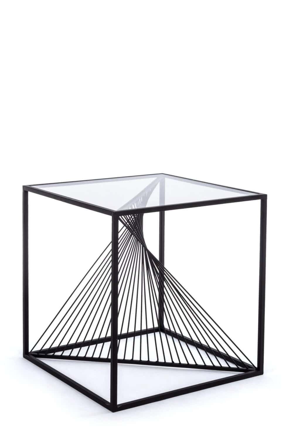 Tavolo moderno e innovativo con struttura in metallo nero e superficie in vetro trasparente, decorato con pattern geometrico unico.