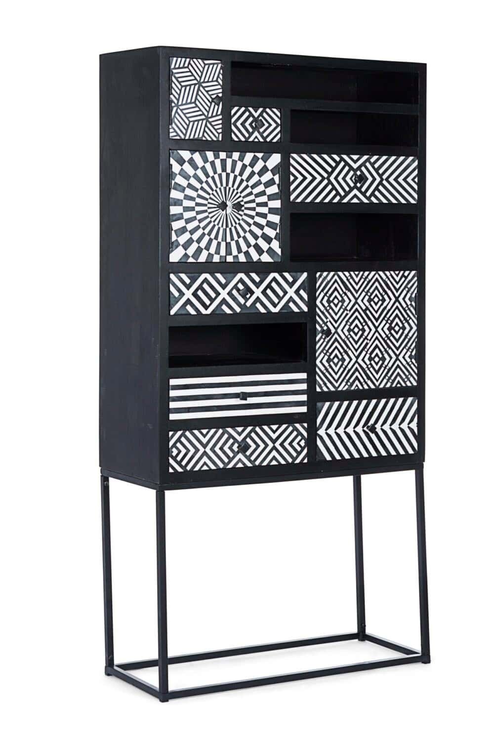 Armadio decorativo con motivi geometrici in bianco e nero su sfondo nero, stile moderno elegante.