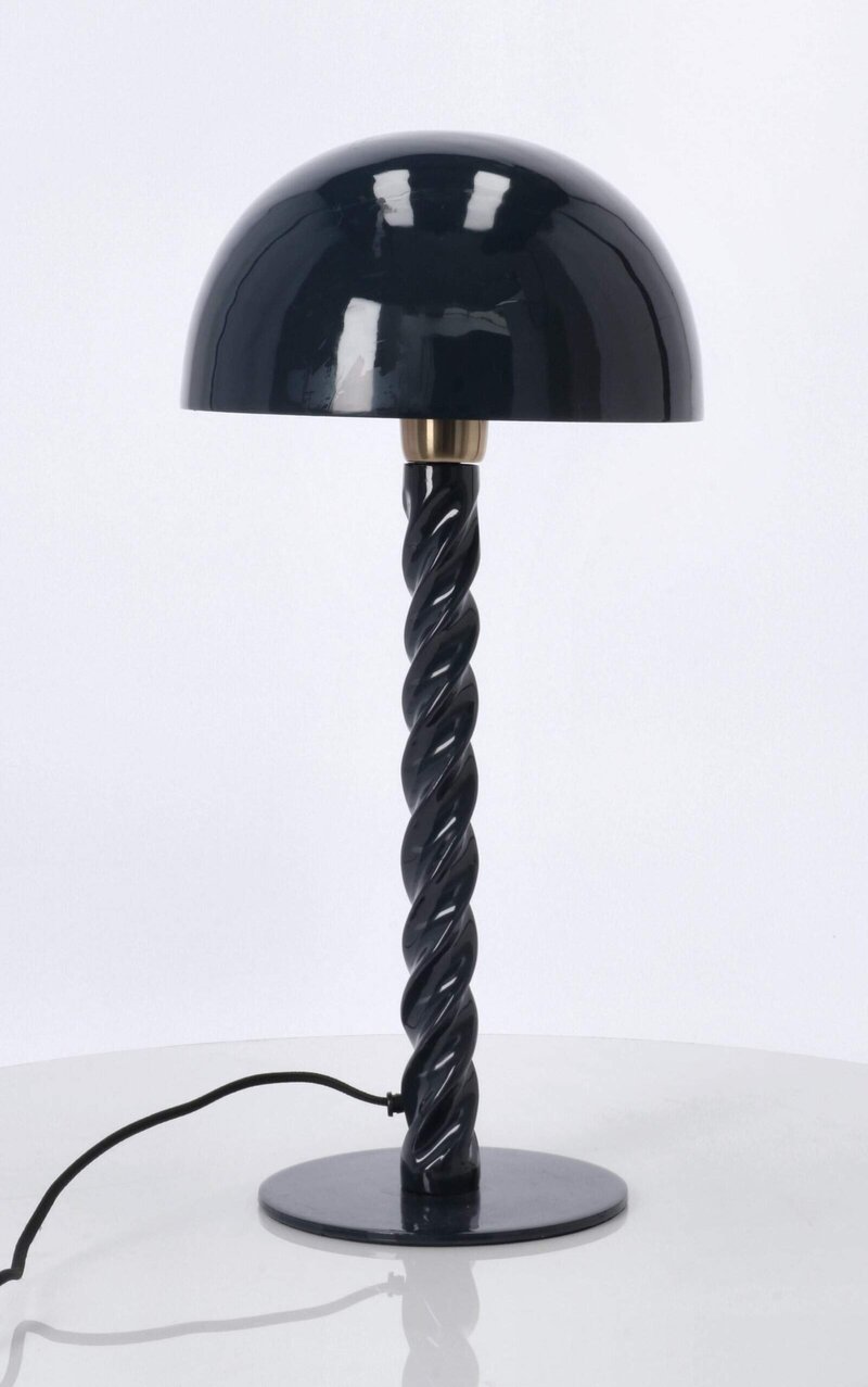 Lampada design moderna con base in marmo nero e paralume in vetro nero lucido.