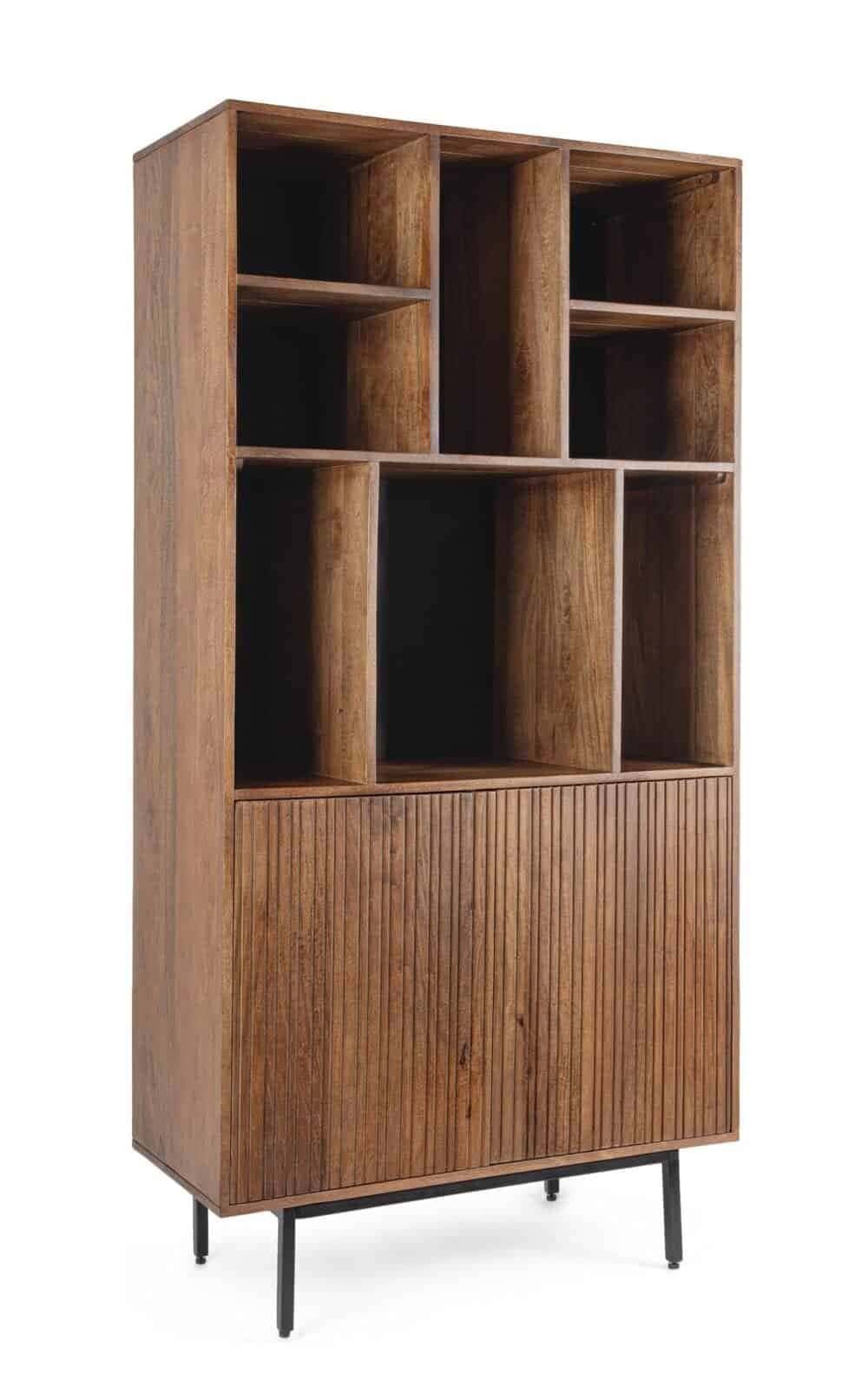 Mobile libreria in legno con scomparti aperti e ante in stile moderno.