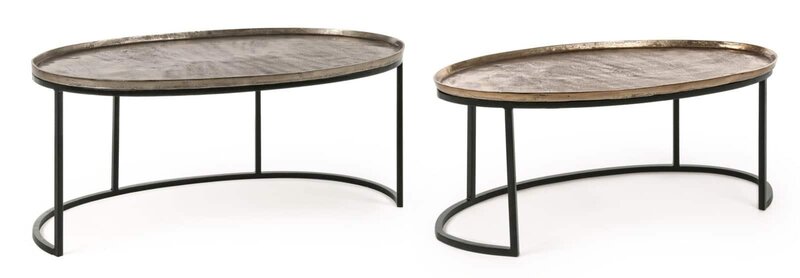 Tavoli decorativi in metallo e legno con superficie in legno grezzo e struttura nera.