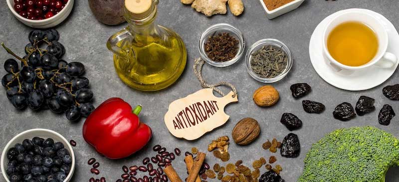 Антиоксиданты в продуктах помогают замедлить воздействие свободных радикалов. Антиоксиданты в продуктах помогают замедлить воздействие свободных радикалов.