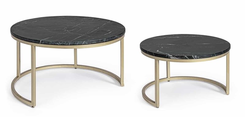 Descrizione di eleganti tavolini in marmo nero con struttura in metallo dorato, ideali per arredi di lusso.