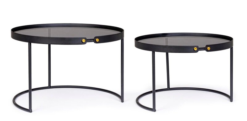 Comodini moderni neri con struttura in metallo e piano in vetro, perfetti per arredi eleganti e funzionali.