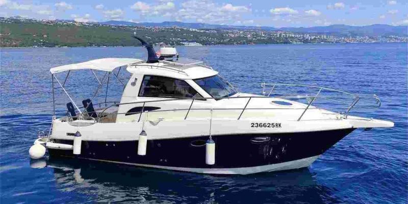 Adex 29 speedboat available for rent in Rijeka, moored at the marina and ready for a private day trip along the Kvarner coast.