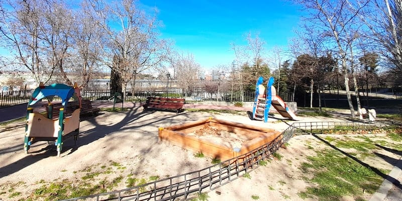 Parque infantil calle Concejo de Teverga 22