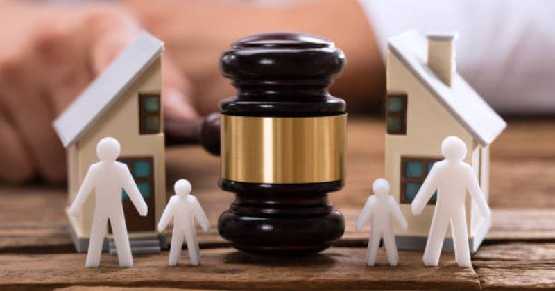 Khái niệm và ý nghĩa pháp lý của việc đổi họ cho con.