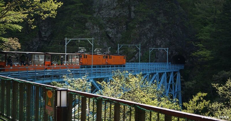 後曳橋を渡るトロッコ列車