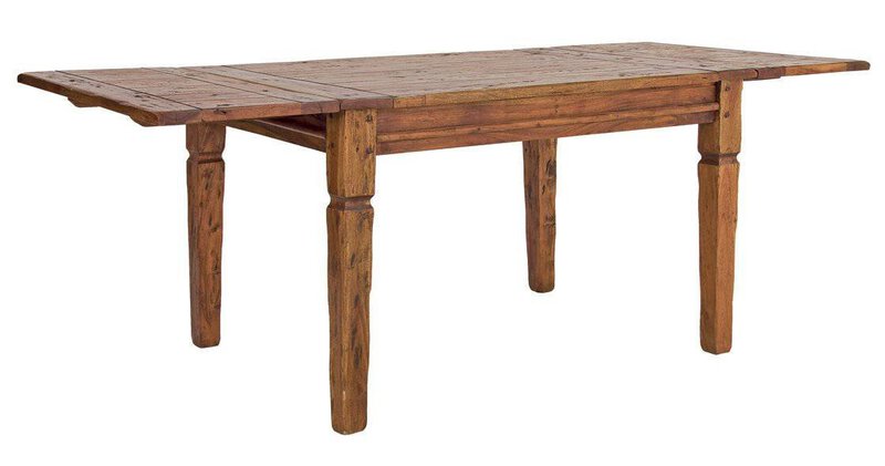 Alt text: Tavolo in legno rustico con quattro gambe robuste per ambienti esterni e interni.