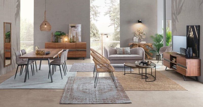 1. Arredamento moderno in stile scandinavo con mobili in legno e tessuti morbidi.