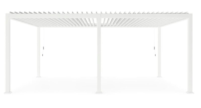 Pergola bioclimatica moderna in alluminio bianco con lame orientabili, ideale per esterni eleganti e funzionali.