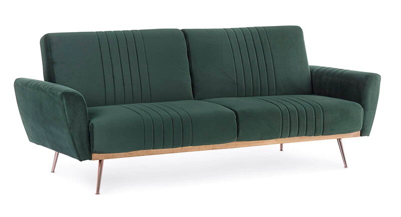Divano elegante in velluto verde con dettagli in stile retrò e gambe in metallo, perfetto per arredi di design.