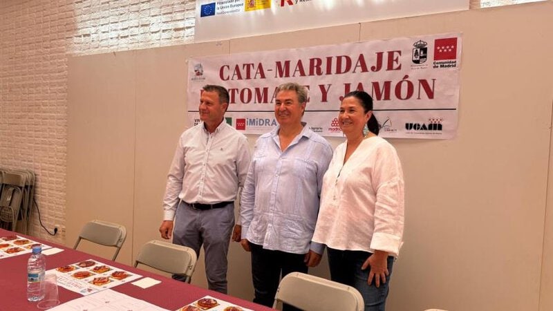 Ambiente en la Feria de la Huerta y Vino en Villa del Prado