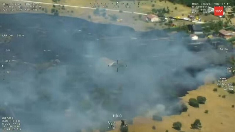 Incendio de pasto en cerramiento de fincas en Gargantilla de Lozoya