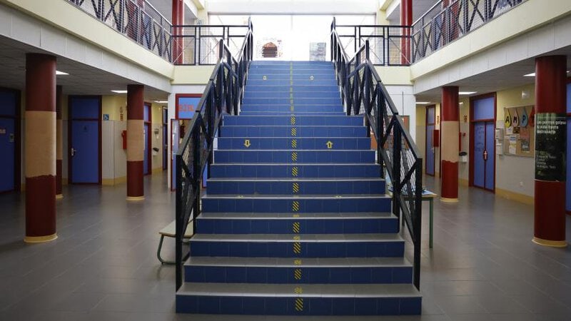 Fachada del IES Las Veredillas en Torrejón de Ardoz reformado
