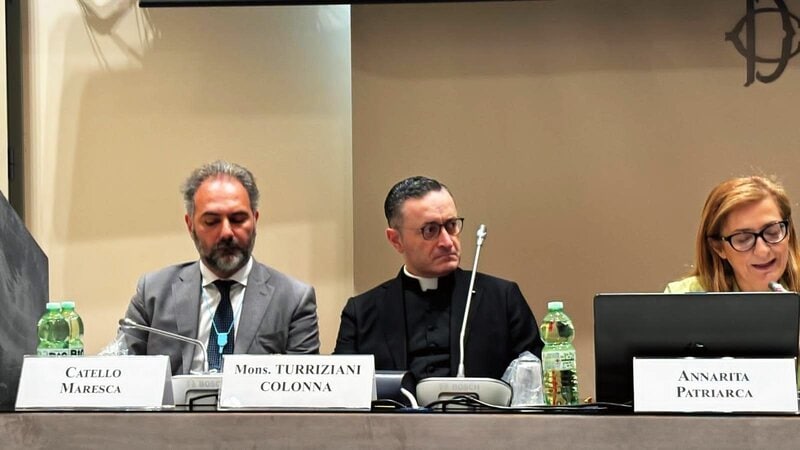 ROME HOSTS PEACE CONFERENCE ON UKRAINE CRISIS uk