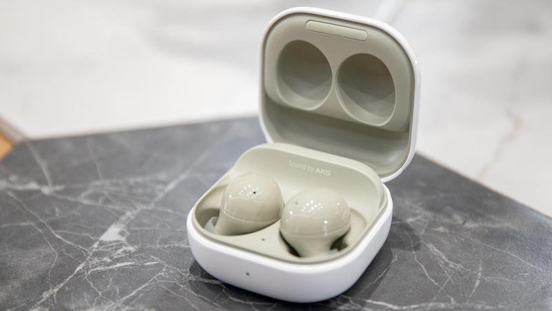 Разница между Apple AirPods 2 и Samsung Galaxy Buds 2: что лучше купить? 5 Galaxy Buds 2