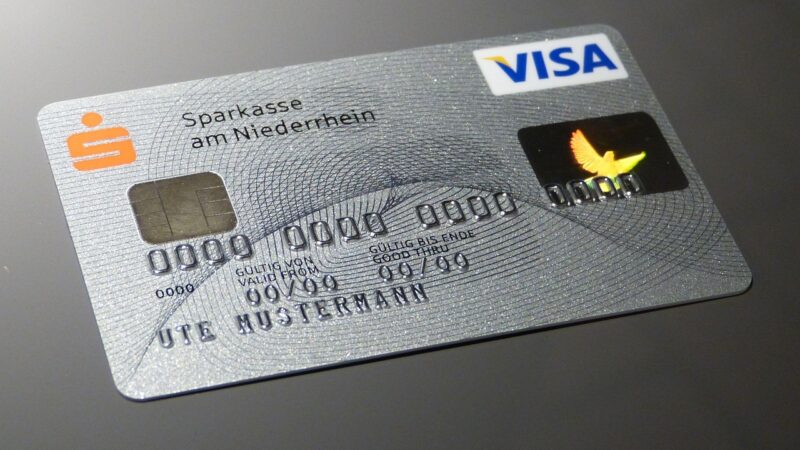 How Credit Card Habits Can Lead to Long-Term Debt