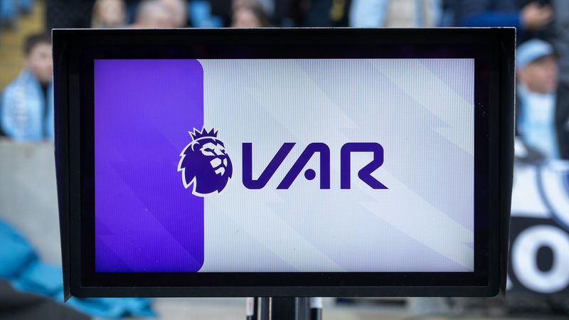 Tìm hiểu luật VAR trong bóng đá Tìm hiểu luật VAR trong bóng đá