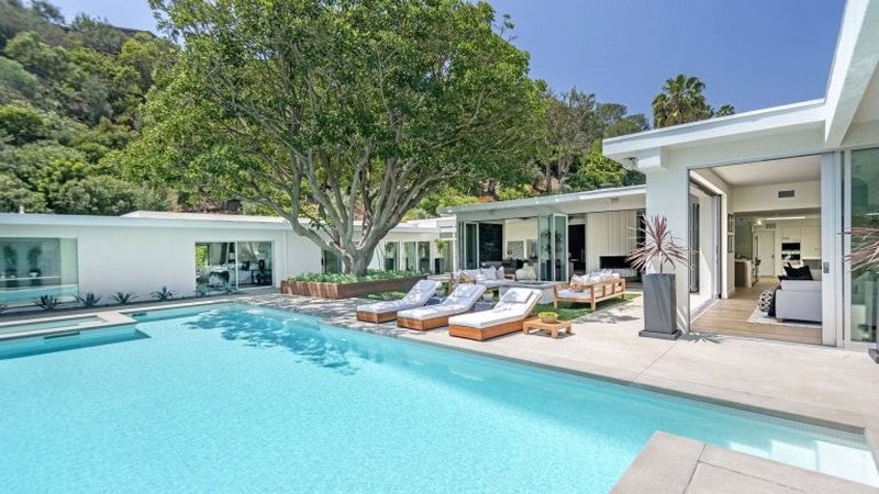 Cindy-Crawfords-Famous-Beverly-Hills-Mid-Century-Home-Is-For-Sale Cindy-Crawfords-Famous-Beverly-Hills-Mid-Century-Home-Is-For-Sale Cindy Crawford's Famous Beverly Hills Mid-Century Home Is For Sale! cindy crawford Cindy Crawford’s Famous Beverly Hills Mid-Century Home Is For Sale! Cindy Crawfords Famous Beverly Hills Mid Century Home Is For Sale
