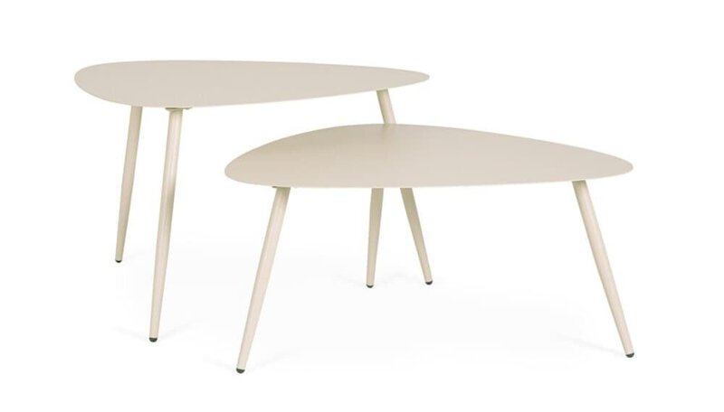Tavoli moderni in legno con linee eleganti, perfetti per ambienti contemporanei e di stile.
