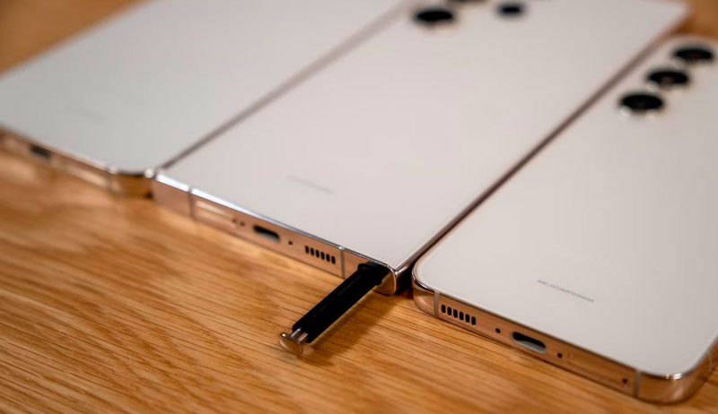 Samsung Galaxy S23 Ultra имеет встроенное электронное перо S Pen. Samsung Galaxy S23 Ultra имеет встроенное электронное перо S Pen.