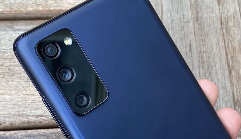 Разница между Samsung Galaxy S21 и Galaxy S20 FE: какой телефон выбрать? 6 Оптика у Galaxy S21 лучше чем у Galaxy S20 FE